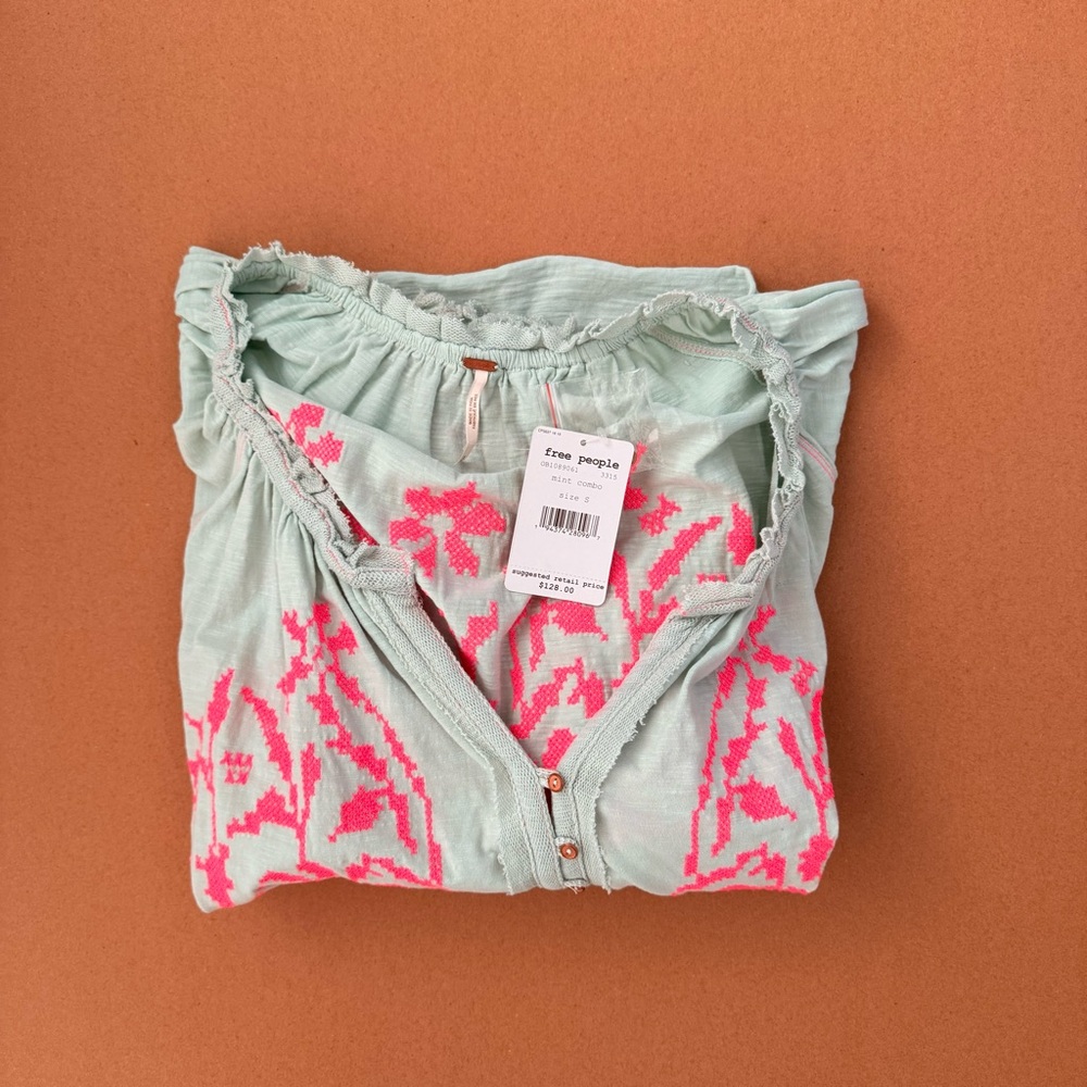 Free People persuasion top Mint Green Tunic with Pink Embroidery size small. NWT - Picture 7 of 10